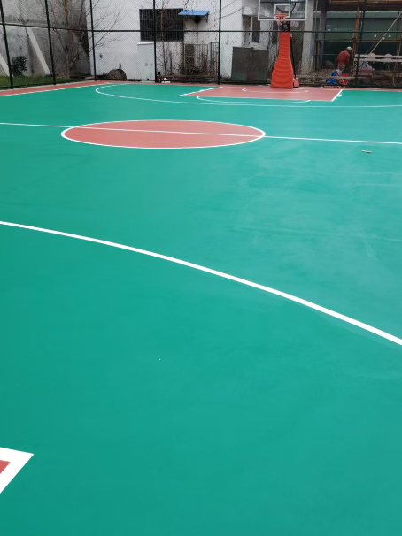 靖州 球场长期使用易出现地面开裂